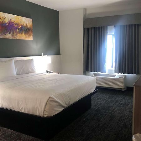 Hotel Baymont By Wyndham Madison Esterno foto
