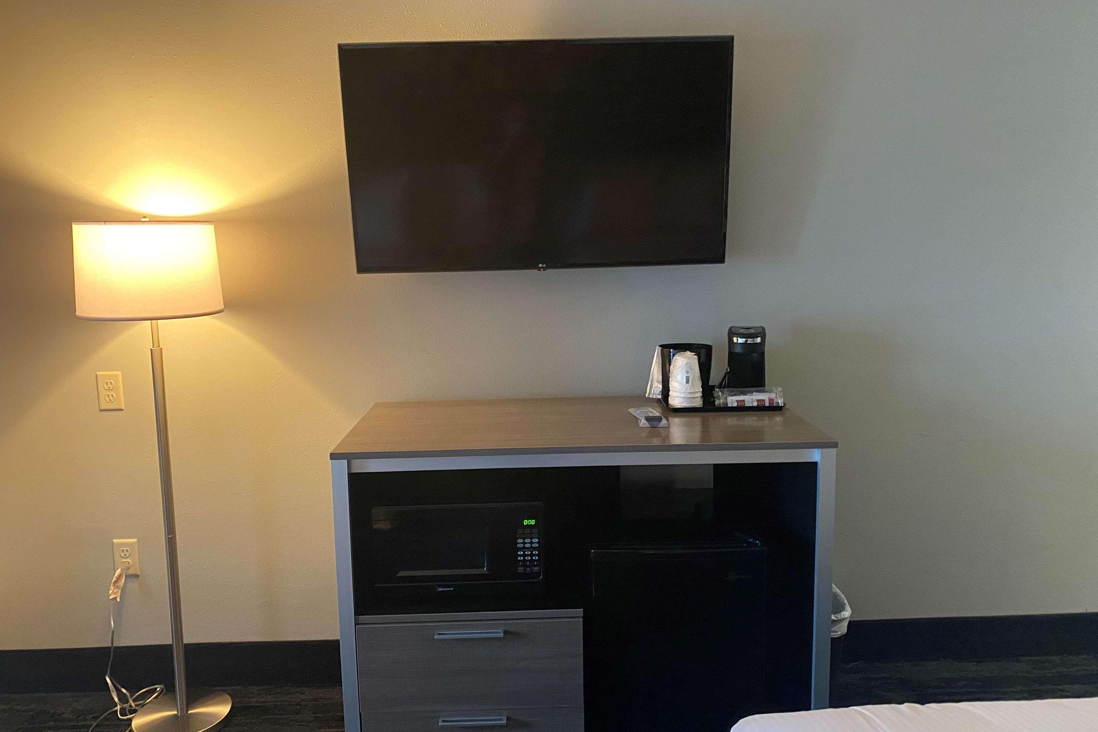 Hotel Baymont By Wyndham Madison Esterno foto